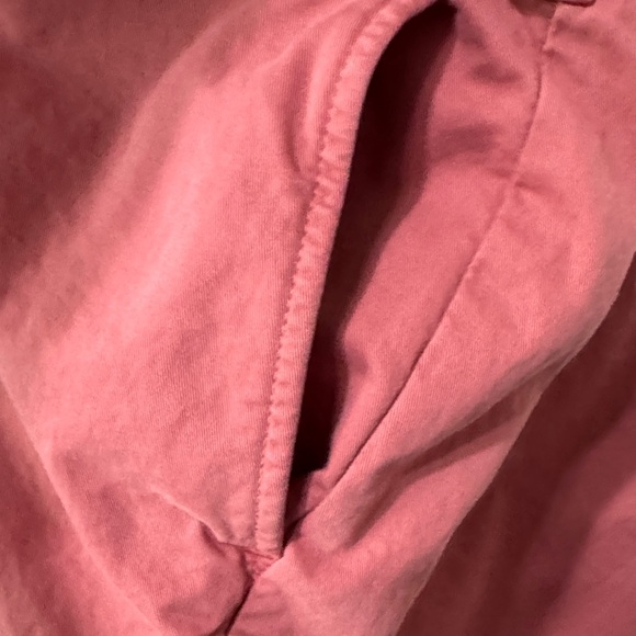 Uniqlo Men's Flat Front Shorts in Salmon - Picture 5 of 5